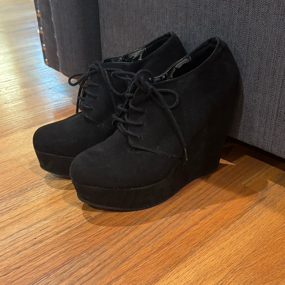 Black Platform Lace-Up Shoes—Grow your height, not your bunions!